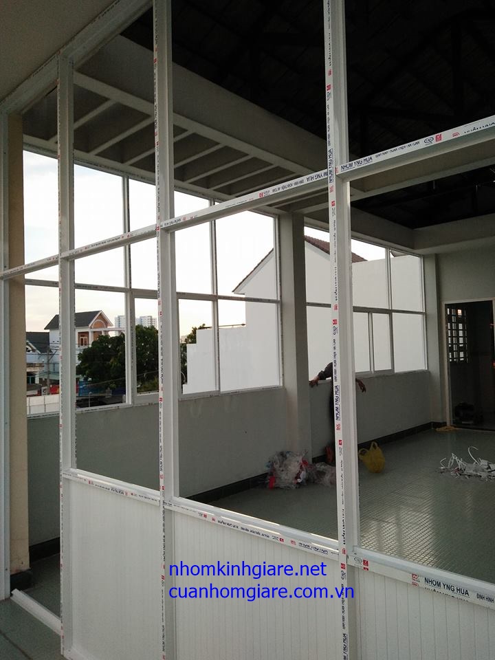 vách ngăn phòng bằng nhôm kính