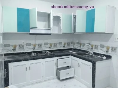 thi-cong-tu-bep-nhom-kinh-dep.jpg