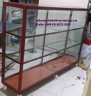 tu-nhom-kinh-trung-bay-my-pham-tien-cuong