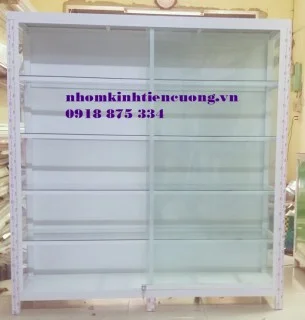 mau-tu-nhom-kinh-trung-bay-my-pham.jpg