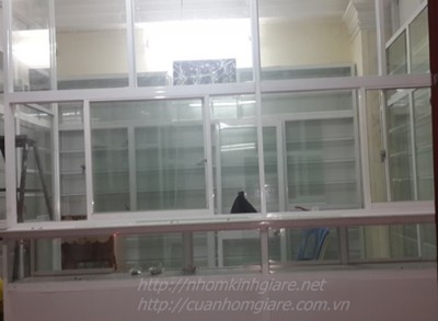 tu-quay-thuoc-tay-nhom-kinh-tien-cuong