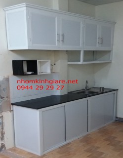 tu-bep-nhom-kinh-gia-re-tphcm