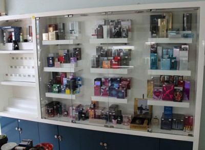 mau-tu-kinh-ban-hang-dep-tien-cuong