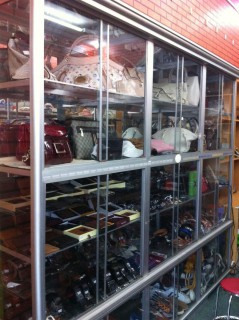 tu-kinh-ban-hang-tien-cuong