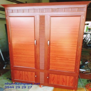 tu-nhom-kinh-dung-quan-ao-gia-bao-nhieu