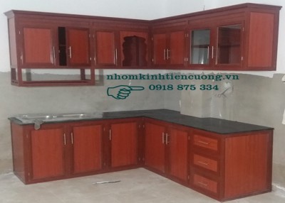 lam-tu-bep-nhom-kinh-van-go-o-dau-thi-tot