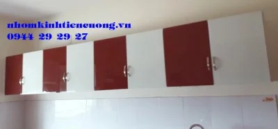 tu-bep-nhom-kinh-mau-tien-cuong