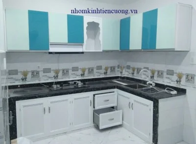 tu-bep-nhom-kinh-cuong-luc