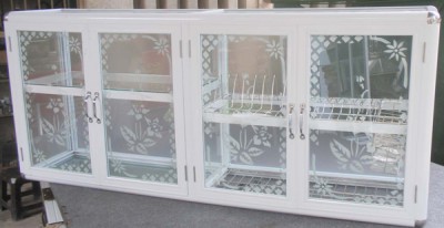 tu-chen-nhom-kinh-treo-tuong