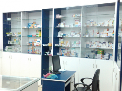 tu-nhom-kinh-quay-thuoc-tay-tien-cuong