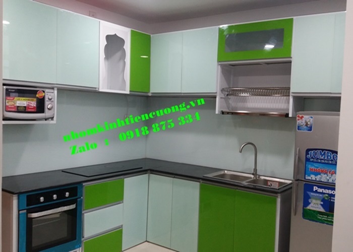Thi công tủ bếp nhôm kính đẹp 2