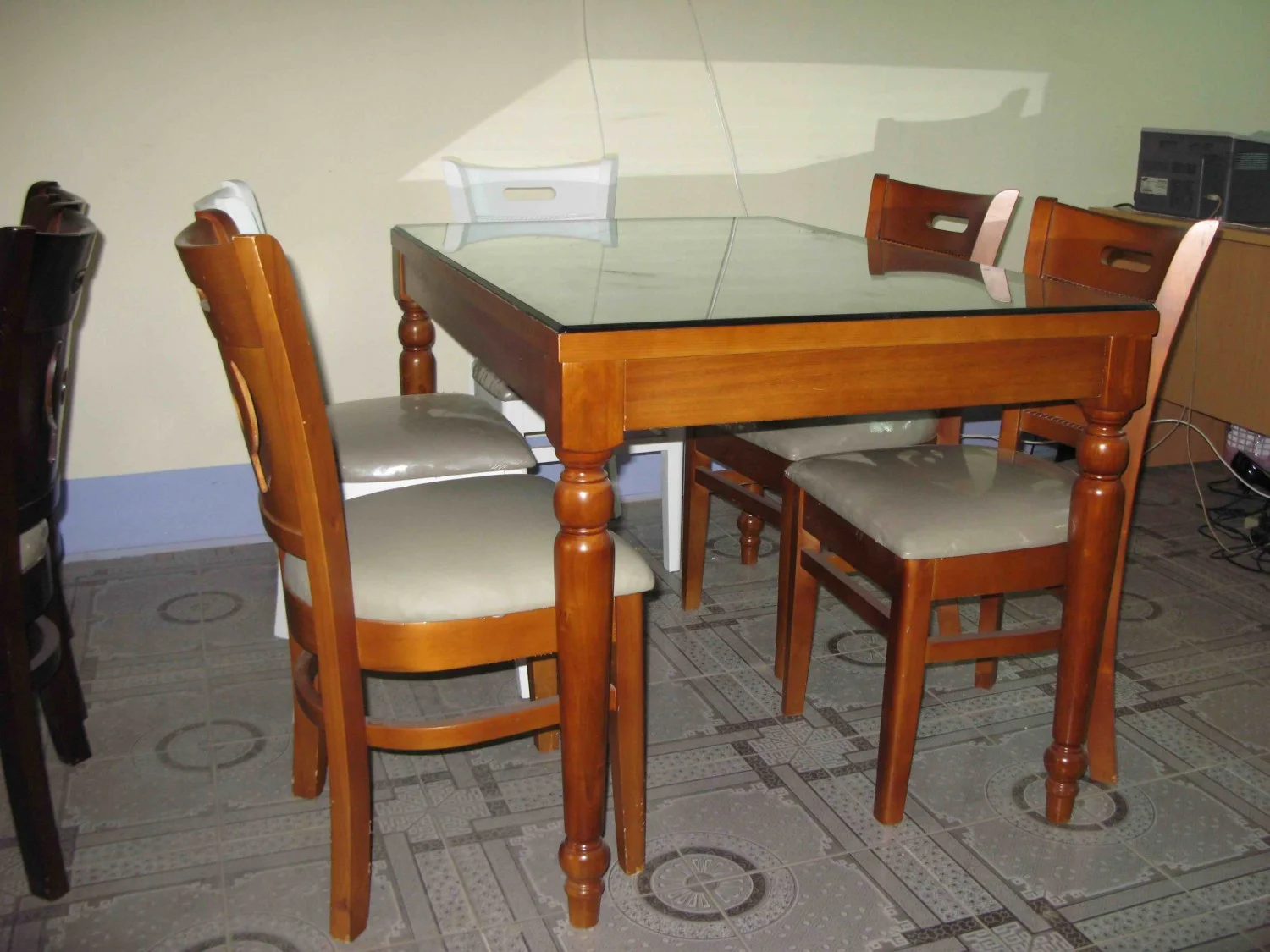 Cắt kính mặt bàn tphcm 2
