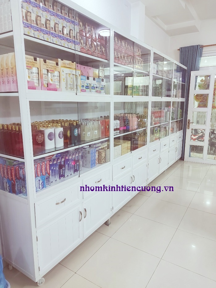 Tủ nhôm kính trưng bày mỹ phẩm Tiến Cường 3