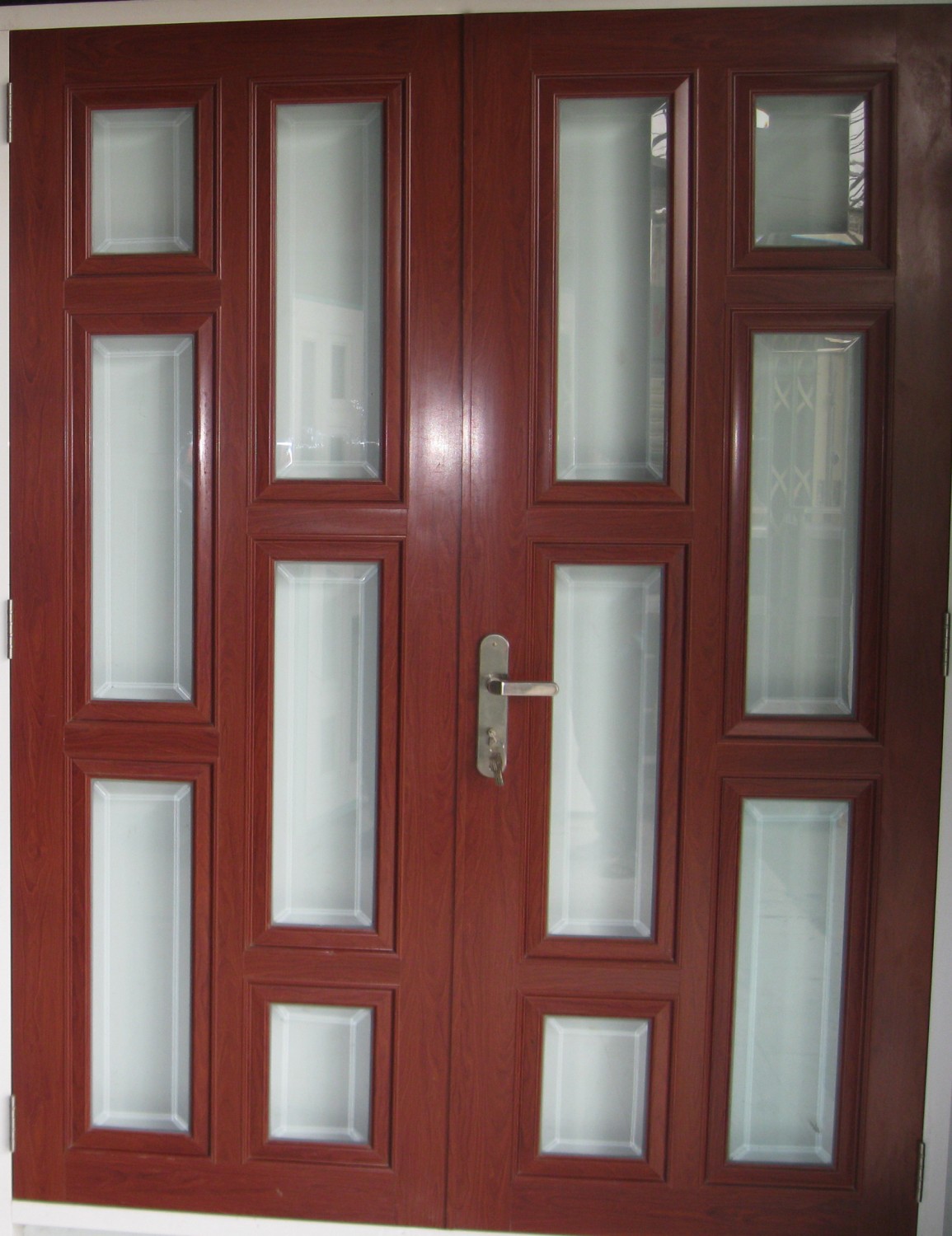 lap-dat-cua-nhom-kinh-tien-cuong