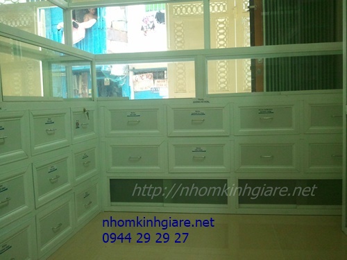 mau-tu-quay-thuoc-tay-nhom-kinh-dep