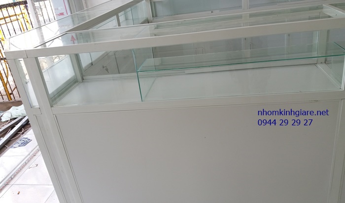 mau-tu-quay-thuoc-tay-nhom-kinh-dep