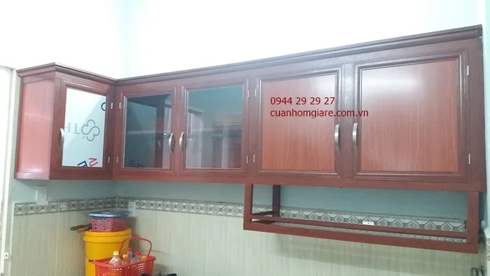 Tủ bếp nhôm kính vân gỗ giá rẻ 2