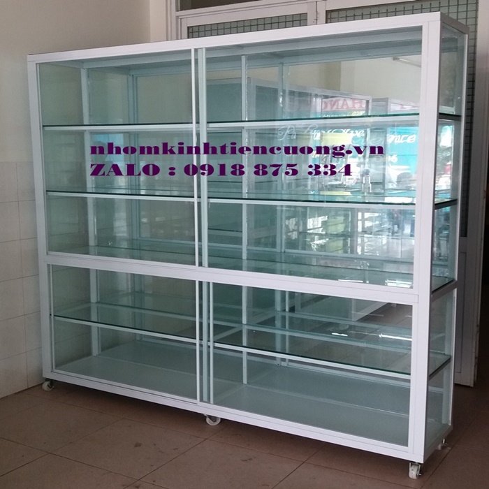 mau-tu-nhom-kinh-trung-bay-my-pham