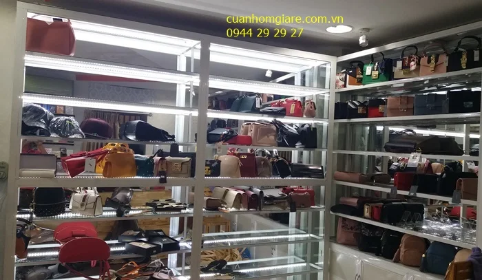 Tủ kính bán hàng giá bao nhiêu tiền 3