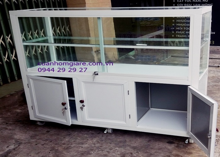 Mẫu tủ kính bán hàng mỹ phẩm 1