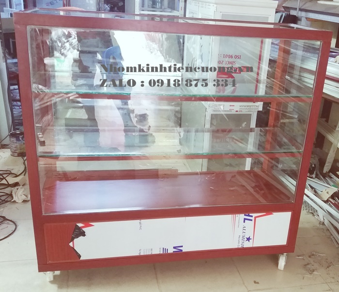 Mẫu tủ kính bán hàng mỹ phẩm 3