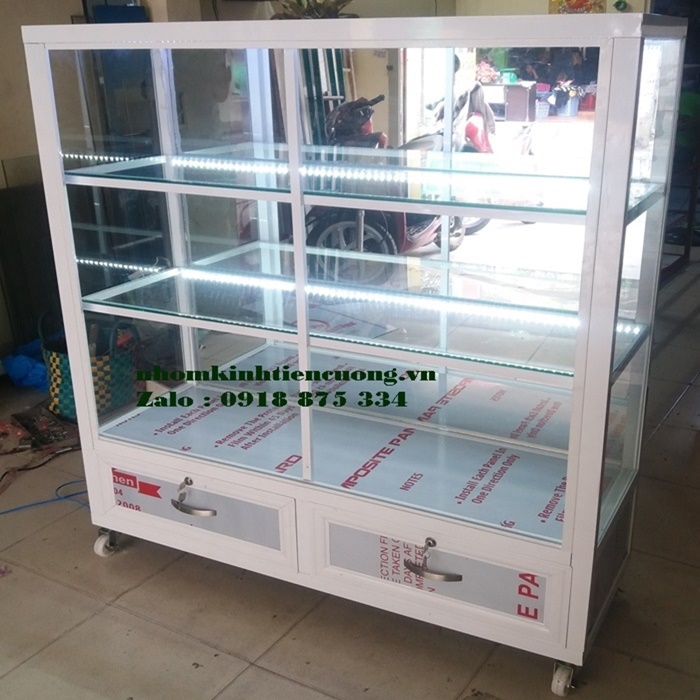 Mẫu tủ kính bán hàng mỹ phẩm 2