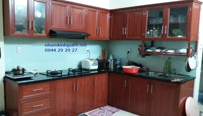 Báo giá tủ bếp nhôm kính vân gỗ 3