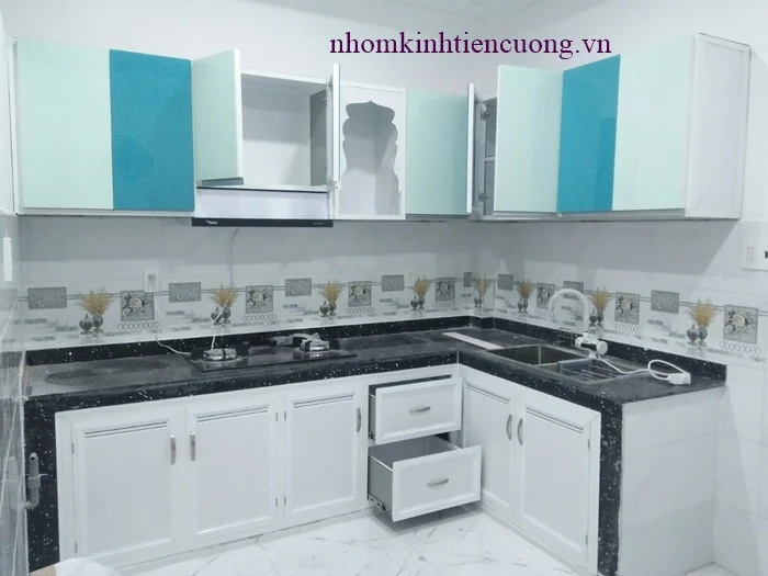 Tủ bếp nhôm kính màu 3