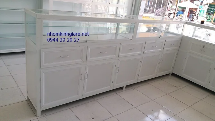 Tủ kính nhà thuốc tây 3
