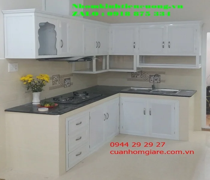 Tủ bếp nhôm kính màu trắng 2