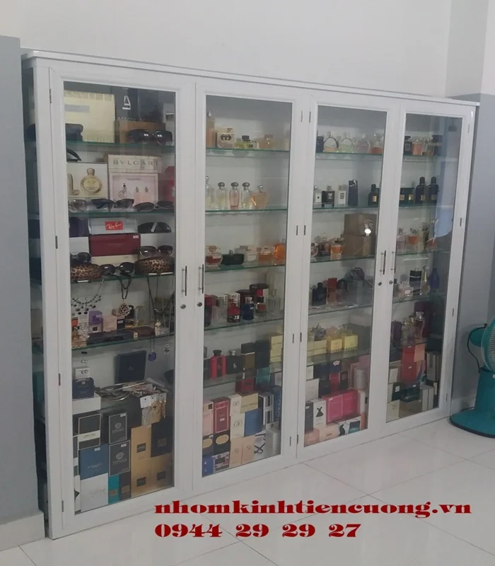 Đóng tủ kính bán hàng 2