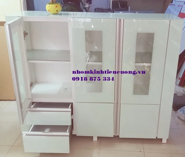 Mẫu tủ chén nhôm kính đẹp 3