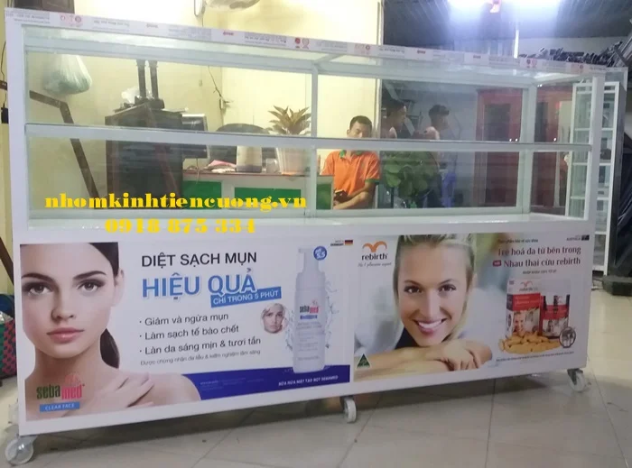 Xe tủ kính bán hàng ăn 3