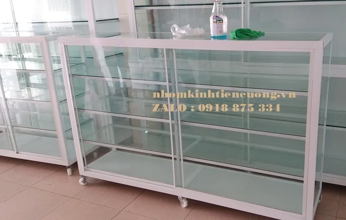 Xe tủ kính bán hàng ăn 1