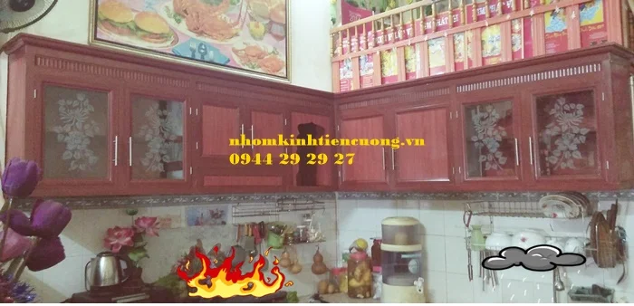 Tủ bếp nhôm kính giả gỗ 3