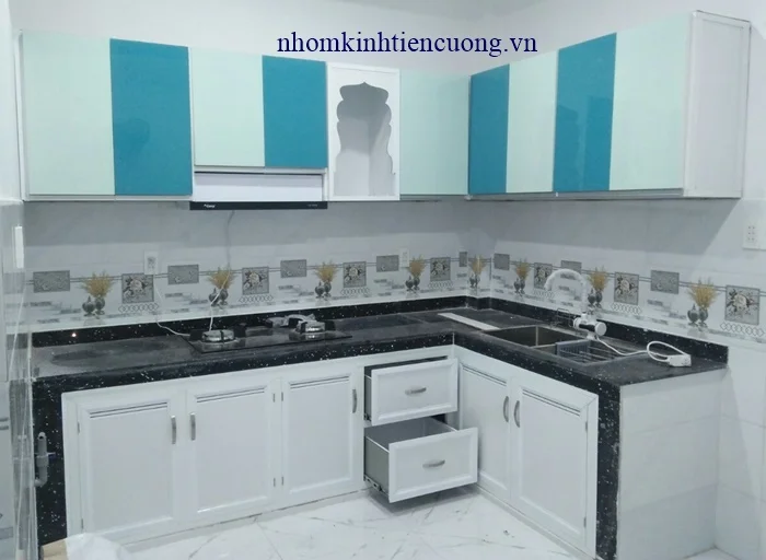 Tủ bếp nhôm kính cường lực 1