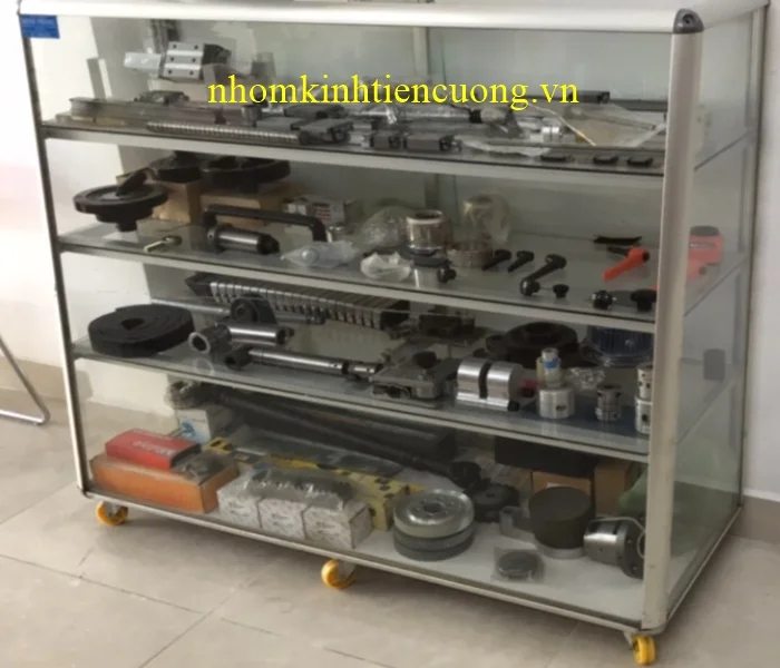 Làm tủ kính bán hàng 2