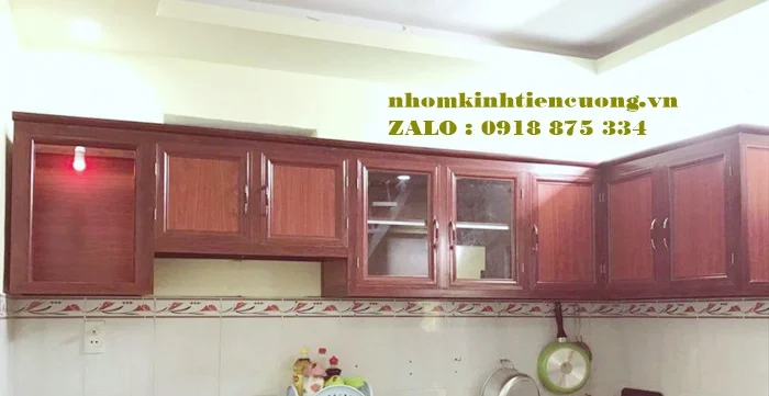 Tủ bếp nhôm kính vân gỗ giá rẻ 1