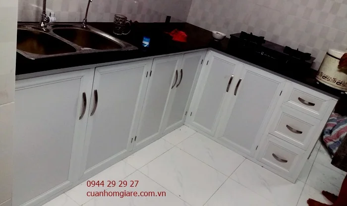 Tủ bếp nhôm treo tường 2