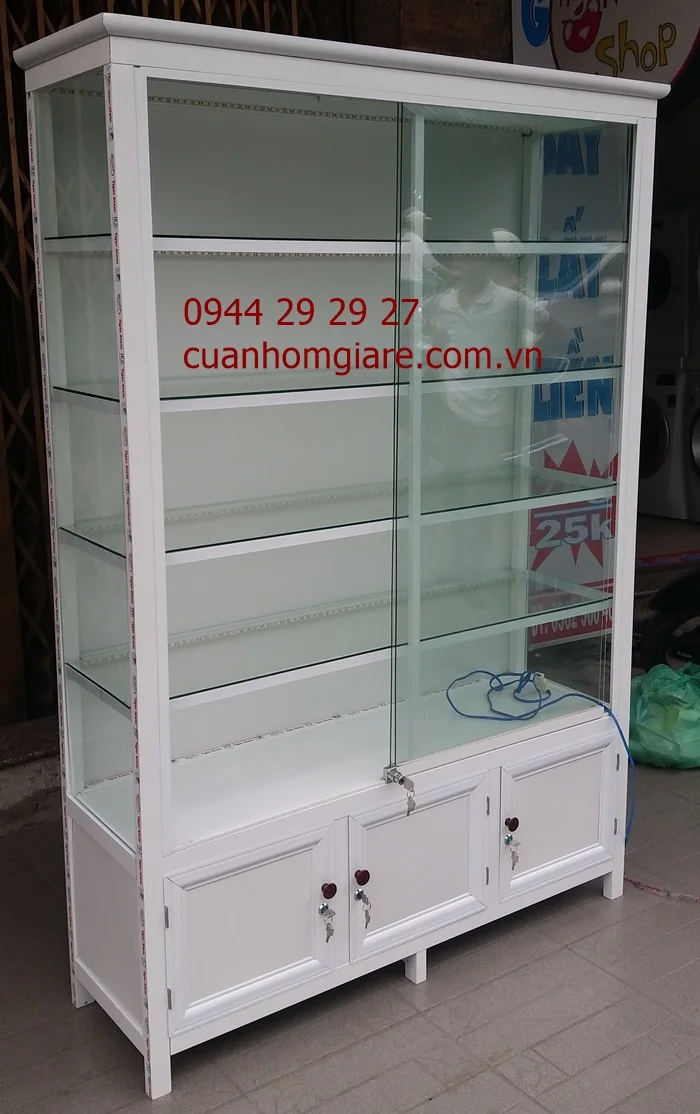 tu-trung-bay-my-pham-3.jpg
