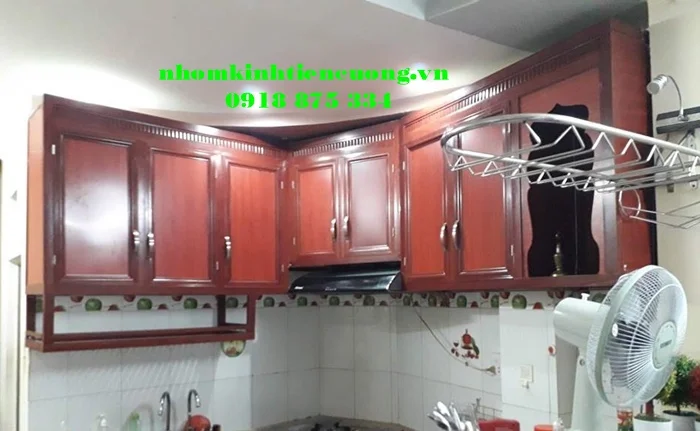 Tủ bếp nhôm giả gỗ 2