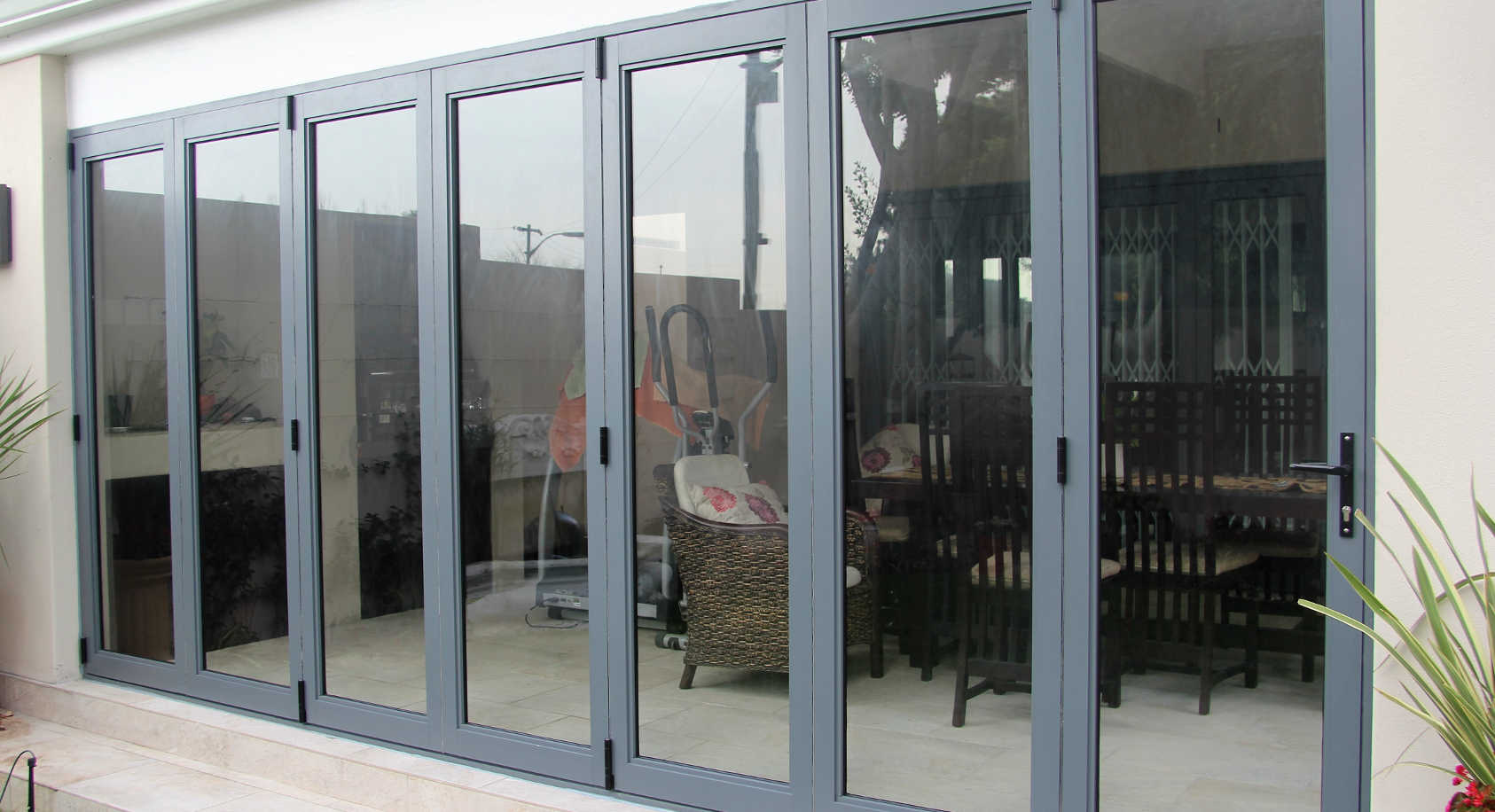 Cửa nhôm kính Việt Pháp 2