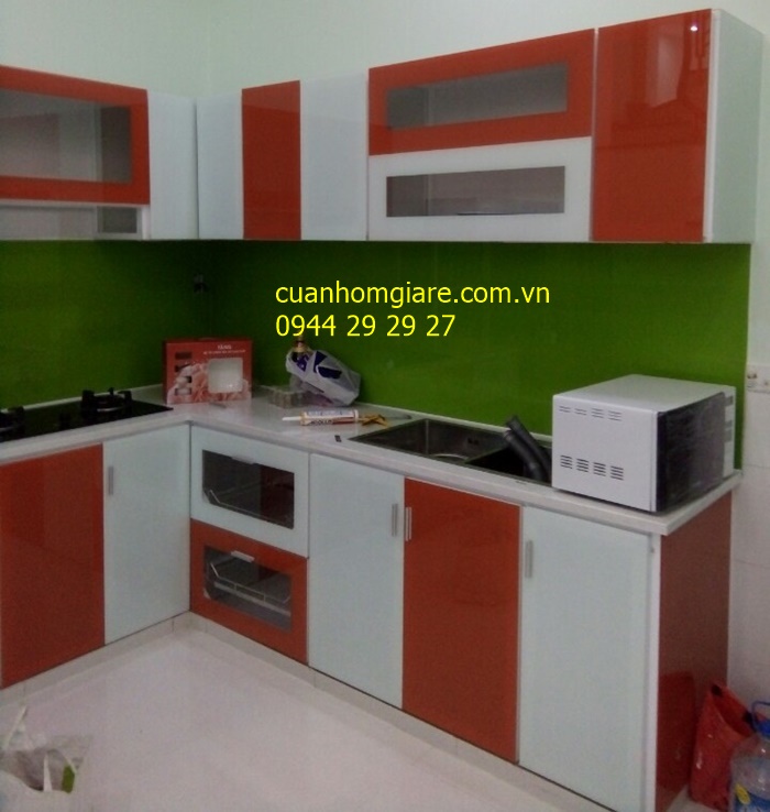 Tủ bếp nhôm cánh kính 2