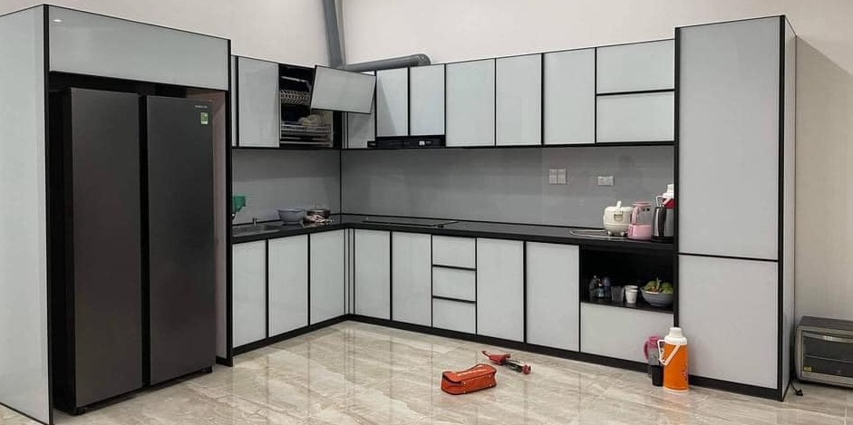 Tủ bếp nhôm cánh kính 3