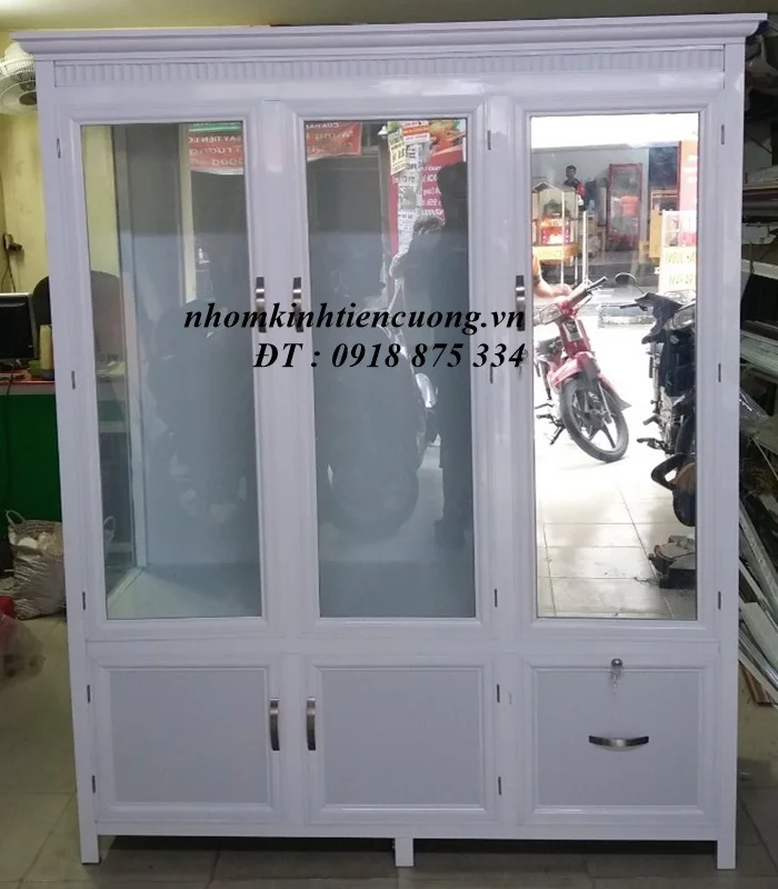 tu-nhom-quan-ao-2.jpg