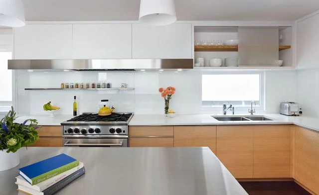 Kính ốp tường màu trắng sữa
