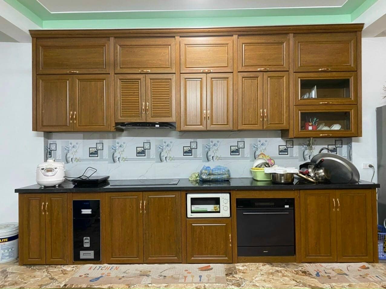 Tủ bếp nhôm giả gỗ 4