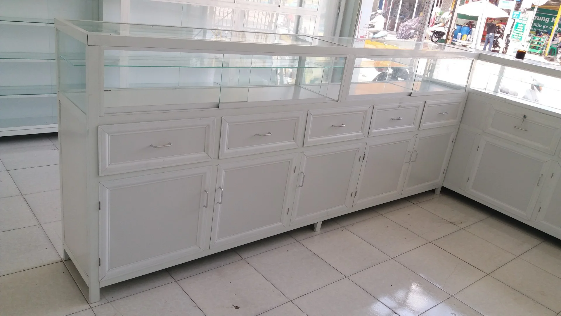 Mẫu tủ quầy thuốc tây đẹp 3