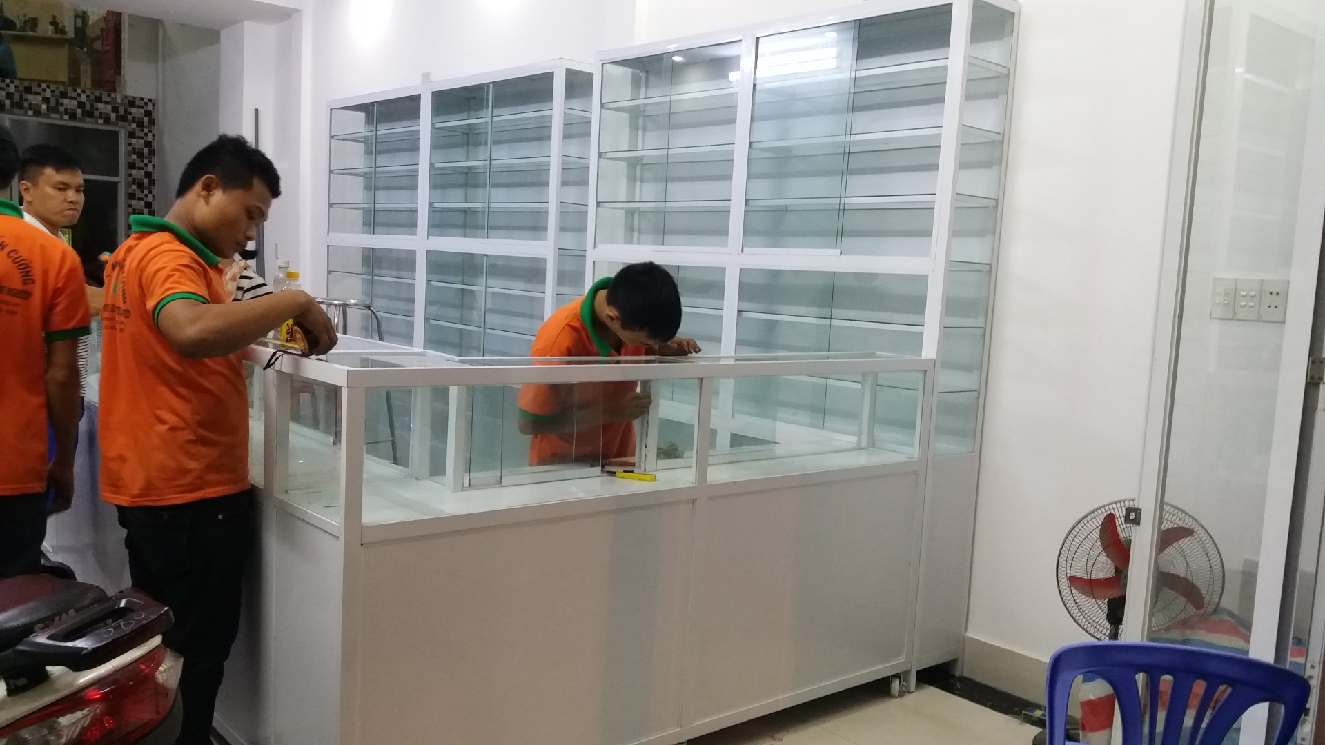 Mẫu tủ quầy thuốc tây đẹp 4