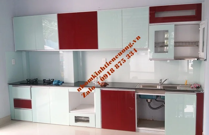 kính ốp bếp màu trắng sữa
